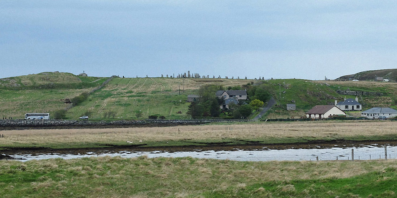 Callanish I : vue générale du site perché sur sa colline