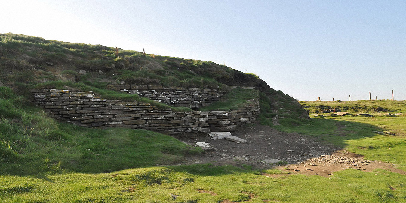 Orcades : le tumulus dit “La tombe des aigles”